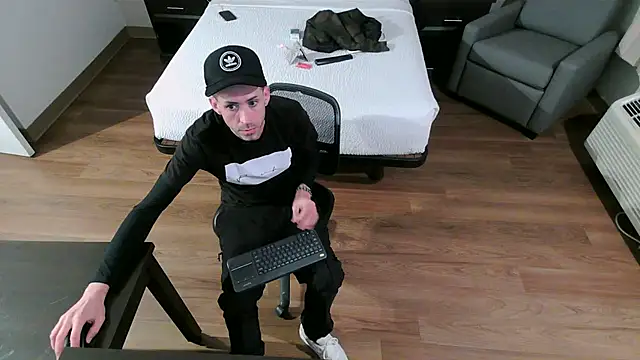 Snapshot of smokenstrokex chatting on January 14, 2026, 1:33 am smokenstrokex online show from January 14, 2026, 1:33 am