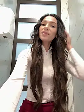 Snapshot of _MiaQueen_ chatting on February 15, 2026, 7:54 pm MiaQueen online show from February 15, 2026, 7:54 pm