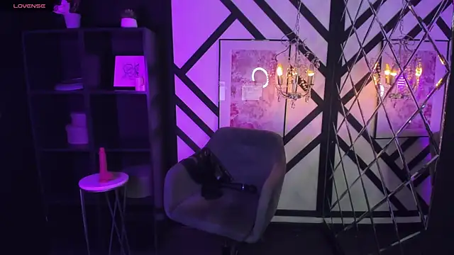 KylieMellow online show from February 17, 2025, 4:37 pm