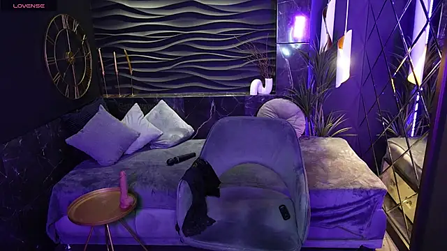 KylieMellow online show from March 4, 2025, 8:35 am