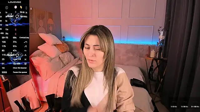 Snapshot of KylieMellow chatting on February 16, 2026, 5:36 am KylieMellow online show from February 16, 2026, 5:36 am