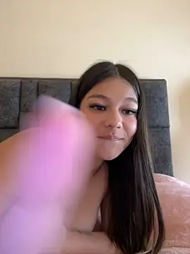 Snapshot of Alyshanon18 chatting on December 20, 2025, 3:30 pm Alyshanon18 online show from December 20, 2025, 3:30 pm