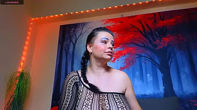 ElizabethEven online show from March 20, 2025, 9:35 pm