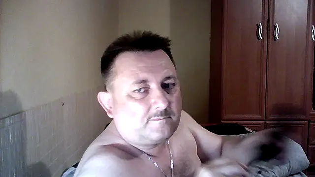 Snapshot of Novy73 chatting on October 1, 2025, 9:21 pm Novy73 online show from October 1, 2025, 9:21 pm