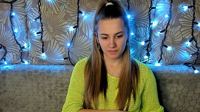 Snapshot of MaggieCake chatting on January 28, 2025, 5:00 am MaggieCake online show from January 28, 2025, 5:00 am