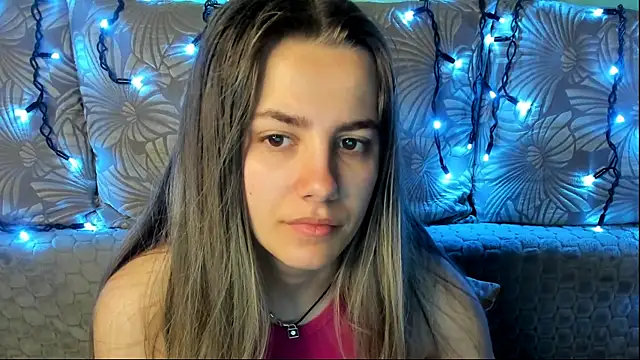MaggieCake online show from May 11, 2026, 3:23 am