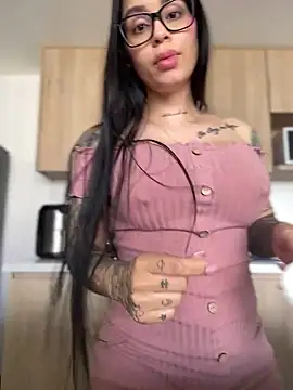 Snapshot of LaraHenao chatting on January 12, 2025, 4:29 pm LaraHenao online show from January 12, 2025, 4:29 pm