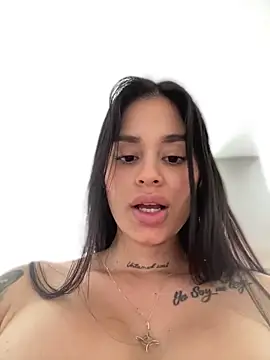 Snapshot of LaraHenao chatting on February 11, 2025, 4:13 pm LaraHenao online show from February 11, 2025, 4:13 pm