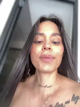 Snapshot of LaraHenao chatting on February 12, 2025, 4:11 pm LaraHenao online show from February 12, 2025, 4:11 pm