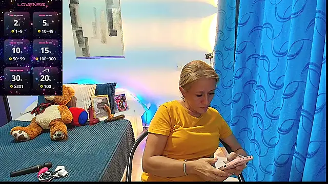 Snapshot of Naty_Stone chatting on December 9, 2024, 11:45 pm Naty Stone online show from December 9, 2024, 11:45 pm