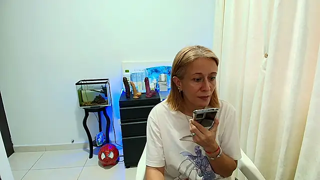 Snapshot of Naty_Stone chatting on October 14, 2025, 10:32 pm Naty Stone online show from October 14, 2025, 10:32 pm