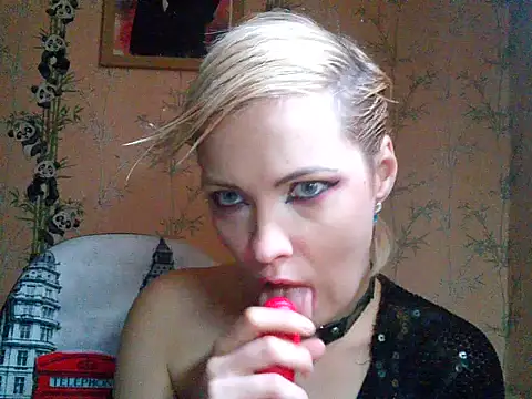 WildMissNiks online show from October 3, 2025, 8:22 am