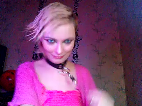 WildMissNiks online show from November 1, 2025, 9:44 am