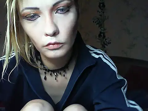 WildMissNiks online show from July 8, 2026, 7:13 am