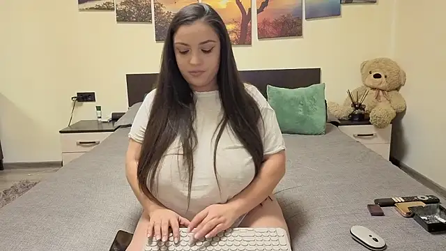 adelline online show from February 5, 2026, 9:30 pm