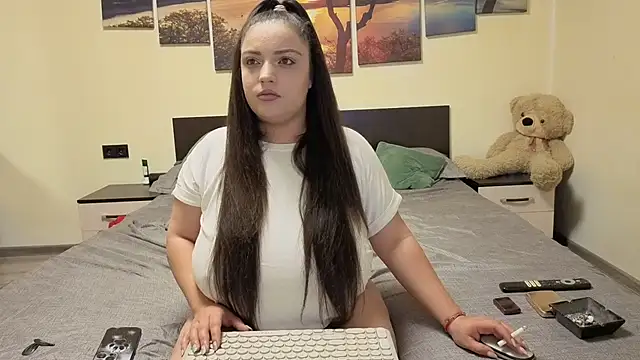 adelline online show from March 29, 2026, 8:42 pm