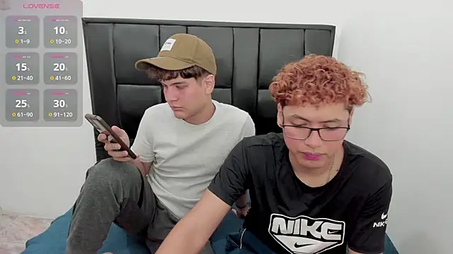 javieryalejandro online show from September 28, 2025, 9:20 pm