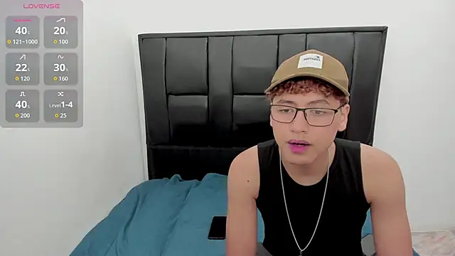 javieryalejandro online show from October 13, 2025, 8:09 pm