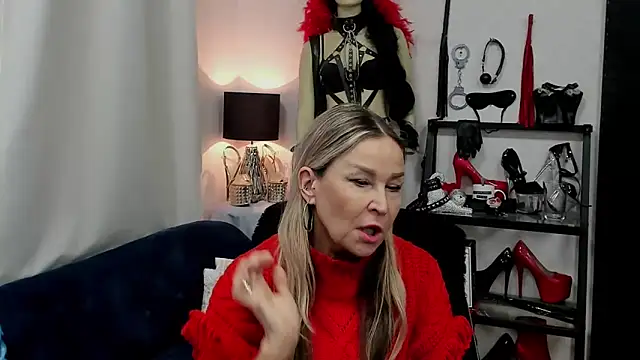 Snapshot of crystaLUX chatting on January 23, 2025, 11:48 am crystaLUX online show from January 23, 2025, 11:48 am