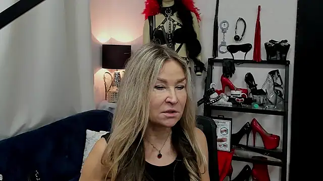 Snapshot of crystaLUX chatting on January 27, 2025, 6:30 am crystaLUX online show from January 27, 2025, 6:30 am
