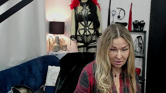 Snapshot of crystaLUX chatting on March 10, 2025, 6:49 am crystaLUX online show from March 10, 2025, 6:49 am