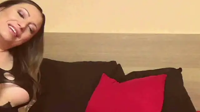 Snapshot of KendraLux chatting on January 15, 2026, 9:18 pm KendraLux online show from January 15, 2026, 9:18 pm