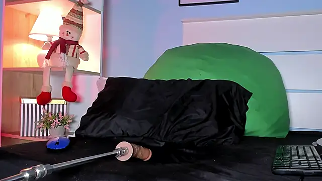 alicialittle online show from December 22, 2024, 11:09 pm