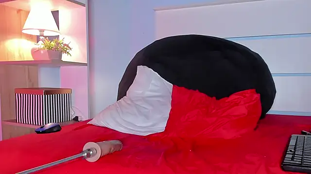 alicialittle online show from December 28, 2024, 11:05 pm