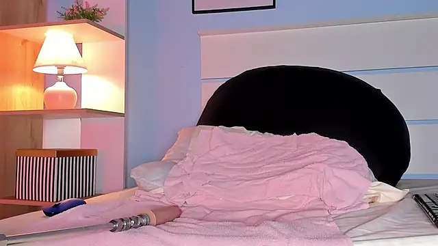 alicialittle online show from March 4, 2025, 11:32 pm