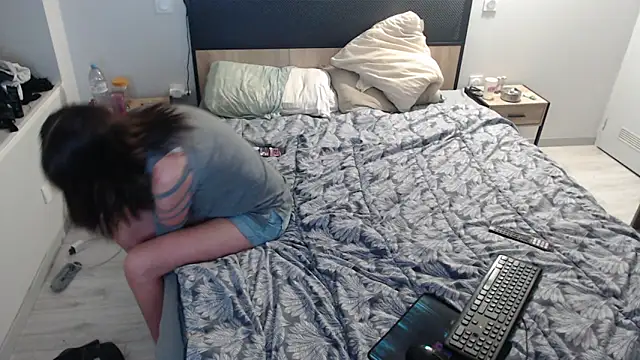 missthon0 online show from October 13, 2025, 12:05 pm