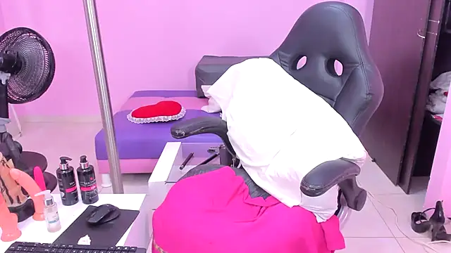 MATURE WHOR33 online show from February 9, 2025, 3:01 pm