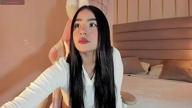 Snapshot of Mariana_sweetest chatting on March 13, 2025, 8:00 pm Mariana sweetest online show from March 13, 2025, 8:00 pm