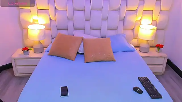 MiaYMolly online show from November 21, 2025, 8:18 pm