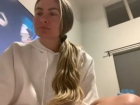 Snapshot of Alyssa_rhoades chatting on January 24, 2025, 4:16 am Alyssa rhoades online show from January 24, 2025, 4:16 am