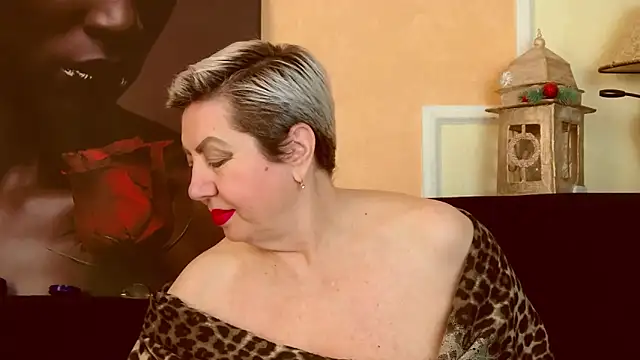Snapshot of LadyPosh chatting on April 7, 2026, 9:04 pm LadyPosh online show from April 7, 2026, 9:04 pm
