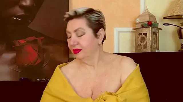 Snapshot of LadyPosh chatting on April 9, 2026, 8:14 pm LadyPosh online show from April 9, 2026, 8:14 pm