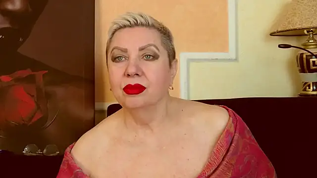 Snapshot of LadyPosh chatting on May 14, 2026, 7:42 pm LadyPosh online show from May 14, 2026, 7:42 pm