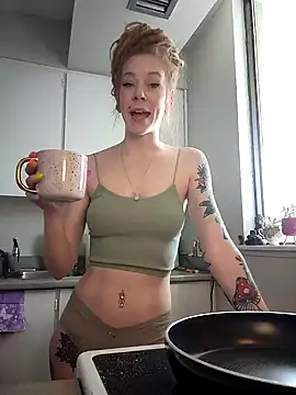 Snapshot of LucidLucy chatting on February 4, 2025, 4:39 pm LucidLucy online show from February 4, 2025, 4:39 pm