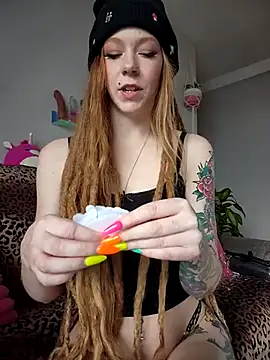 Snapshot of LucidLucy chatting on March 2, 2025, 9:43 pm LucidLucy online show from March 2, 2025, 9:43 pm