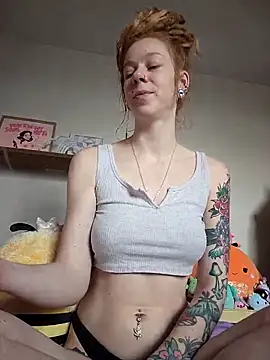 Snapshot of LucidLucy chatting on March 16, 2025, 4:45 pm LucidLucy online show from March 16, 2025, 4:45 pm