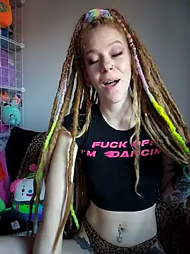 Snapshot of LucidLucy chatting on October 3, 2025, 12:35 pm LucidLucy online show from October 3, 2025, 12:35 pm