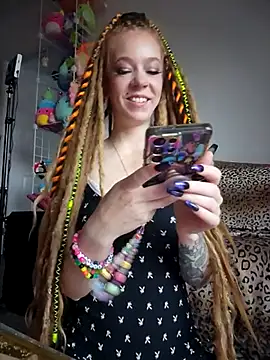 Snapshot of LucidLucy chatting on October 24, 2025, 1:51 pm LucidLucy online show from October 24, 2025, 1:51 pm