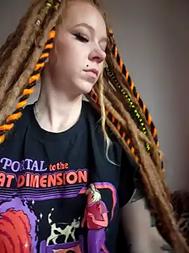 Snapshot of LucidLucy chatting on November 6, 2025, 1:01 pm LucidLucy online show from November 6, 2025, 1:01 pm