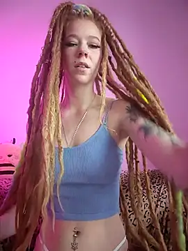 Snapshot of LucidLucy chatting on December 4, 2025, 2:04 pm LucidLucy online show from December 4, 2025, 2:04 pm