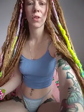 Snapshot of LucidLucy chatting on December 14, 2025, 1:27 pm LucidLucy online show from December 14, 2025, 1:27 pm