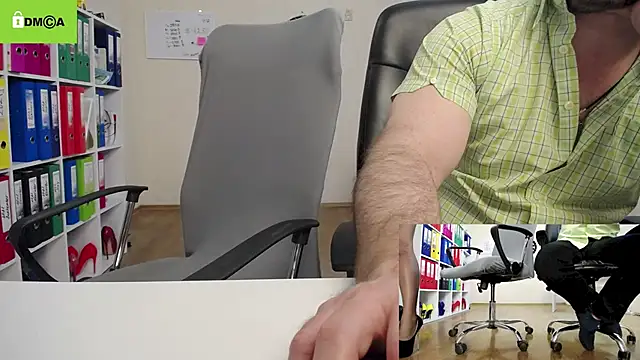 Snapshot of secret-office chatting on March 12, 2025, 5:57 am secret-office online show from March 12, 2025, 5:57 am