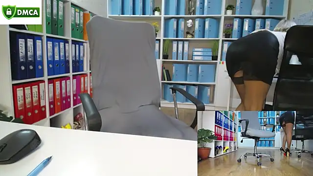 Snapshot of secret-office chatting on December 2, 2025, 6:19 am secret-office online show from December 2, 2025, 6:19 am