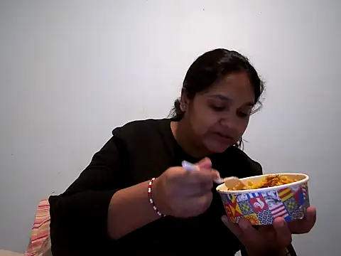 Snapshot of Indianbloom- chatting on September 19, 2025, 4:51 pm Indianbloom- online show from September 19, 2025, 4:51 pm
