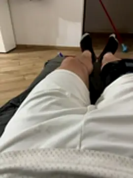 Snapshot of Io1994 chatting on December 14, 2025, 9:52 pm Io1994 online show from December 14, 2025, 9:52 pm