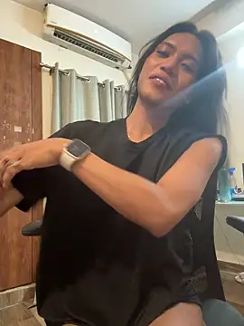 DarlingJenny22 online show from May 26, 2026, 9:33 pm